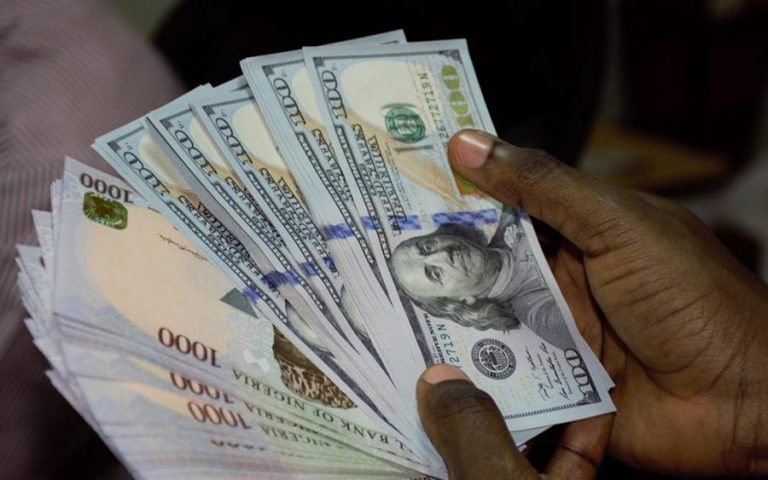 Naira gains slightly against the dollar, sells at N490/$ at parallel market