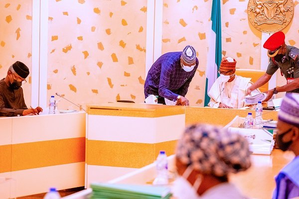 PICTURES: Buhari presides over FEC meeting