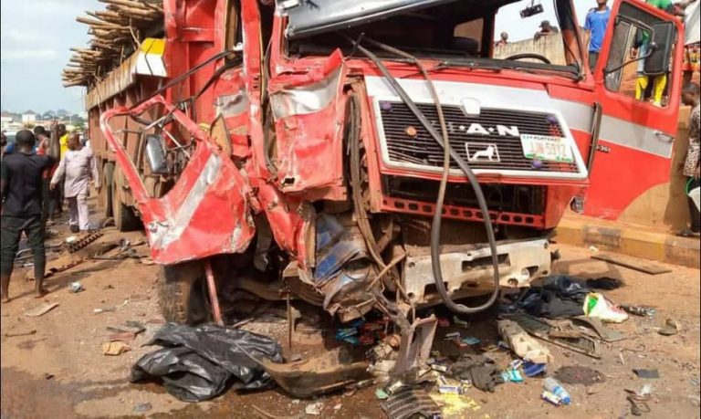 Truck Conveying Cows Crushes Traffic Sellers, Passengers To Death in Anambra