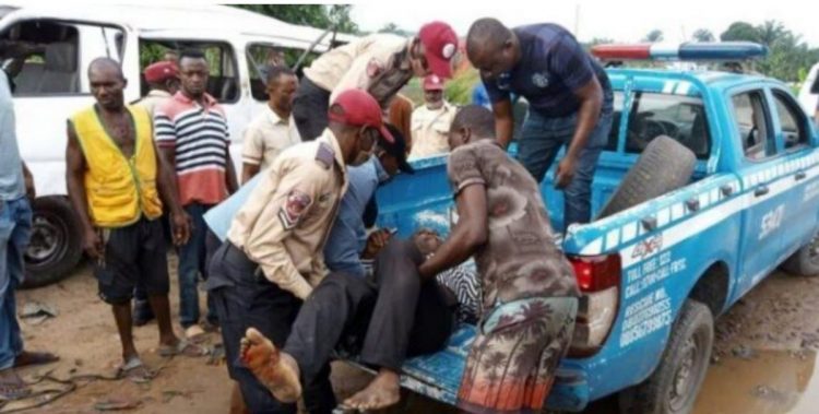 Four killed, 15 injured in Osun auto crash