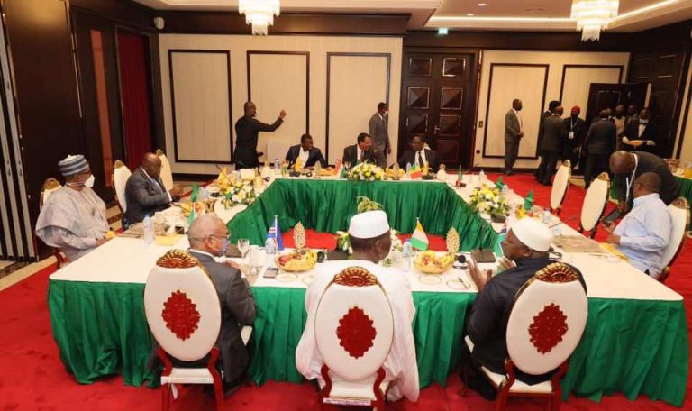 Buhari hosts ECOWAS leaders to dinner ahead of 60th session