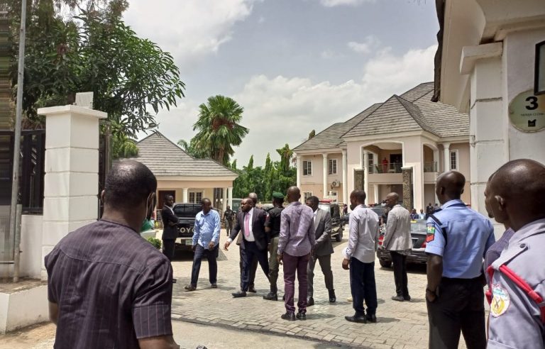 EFCC operatives storm Okorocha’s Abuja residence
