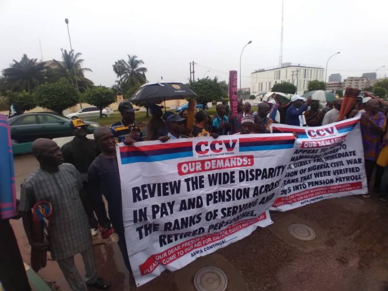 Retired soldiers protest at Defence ministry, Abuja